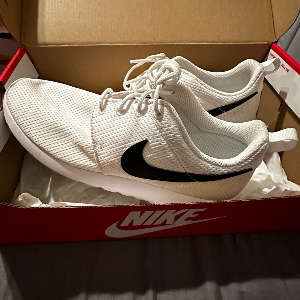 Used Nike Roshe One GS